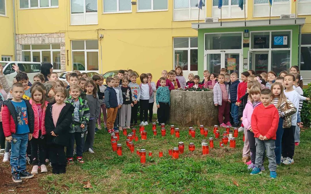 Zapaljene svijeće za Vukovar i Škabrnju